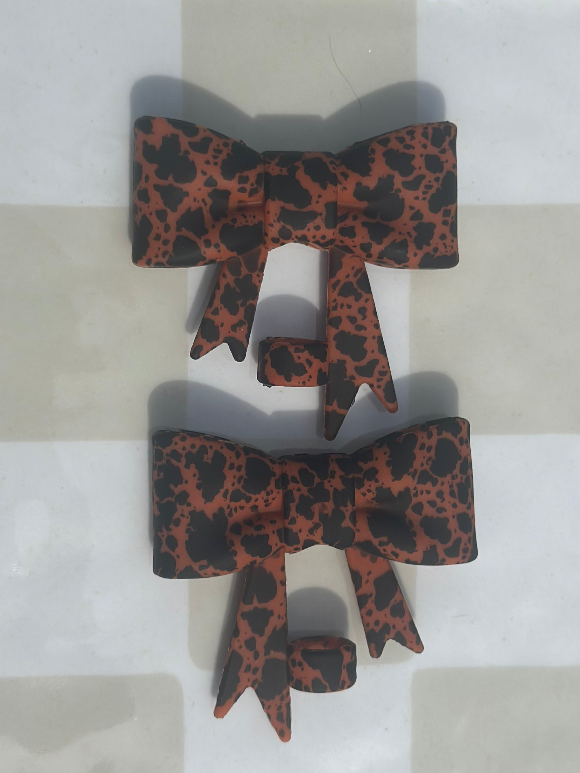 Rust and Black cow bow strawtopper
