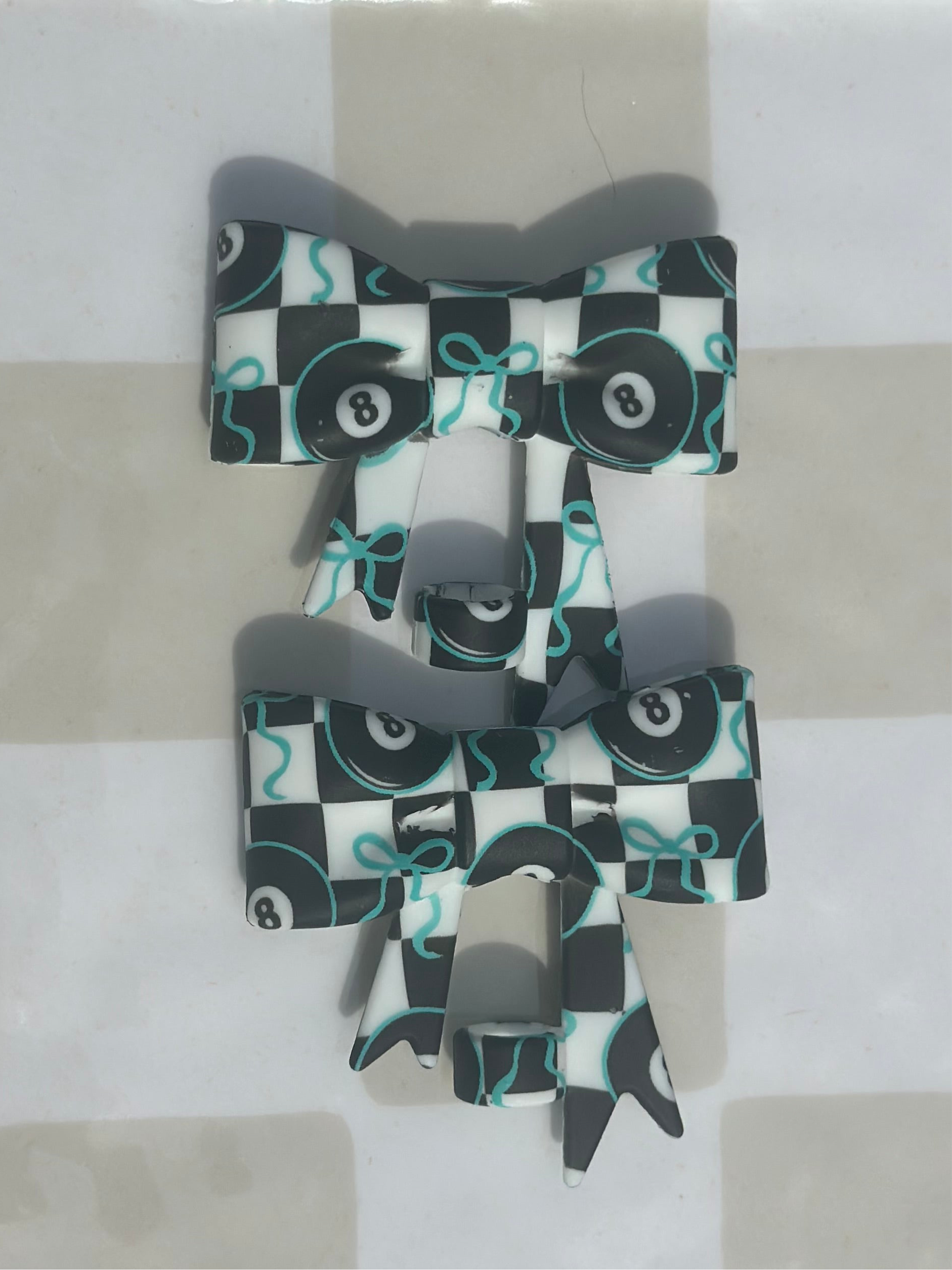 Eight ball bow strawtopper