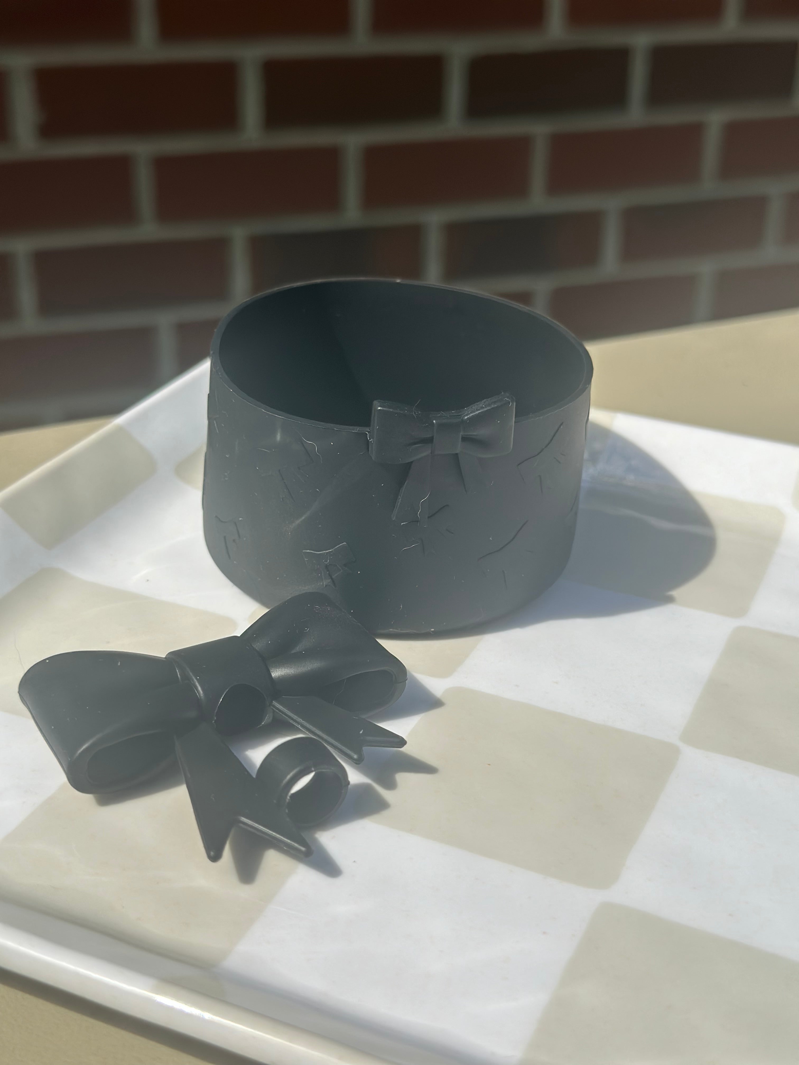 Black tumbler boot and Bow straw topper set