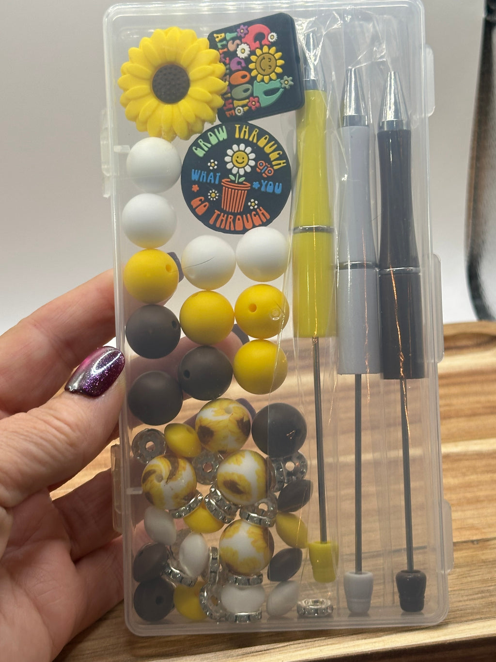 ĎIY pen kit so you can make your own! Good for parties, girls night, craft night, each kit makes 3 pens!!!