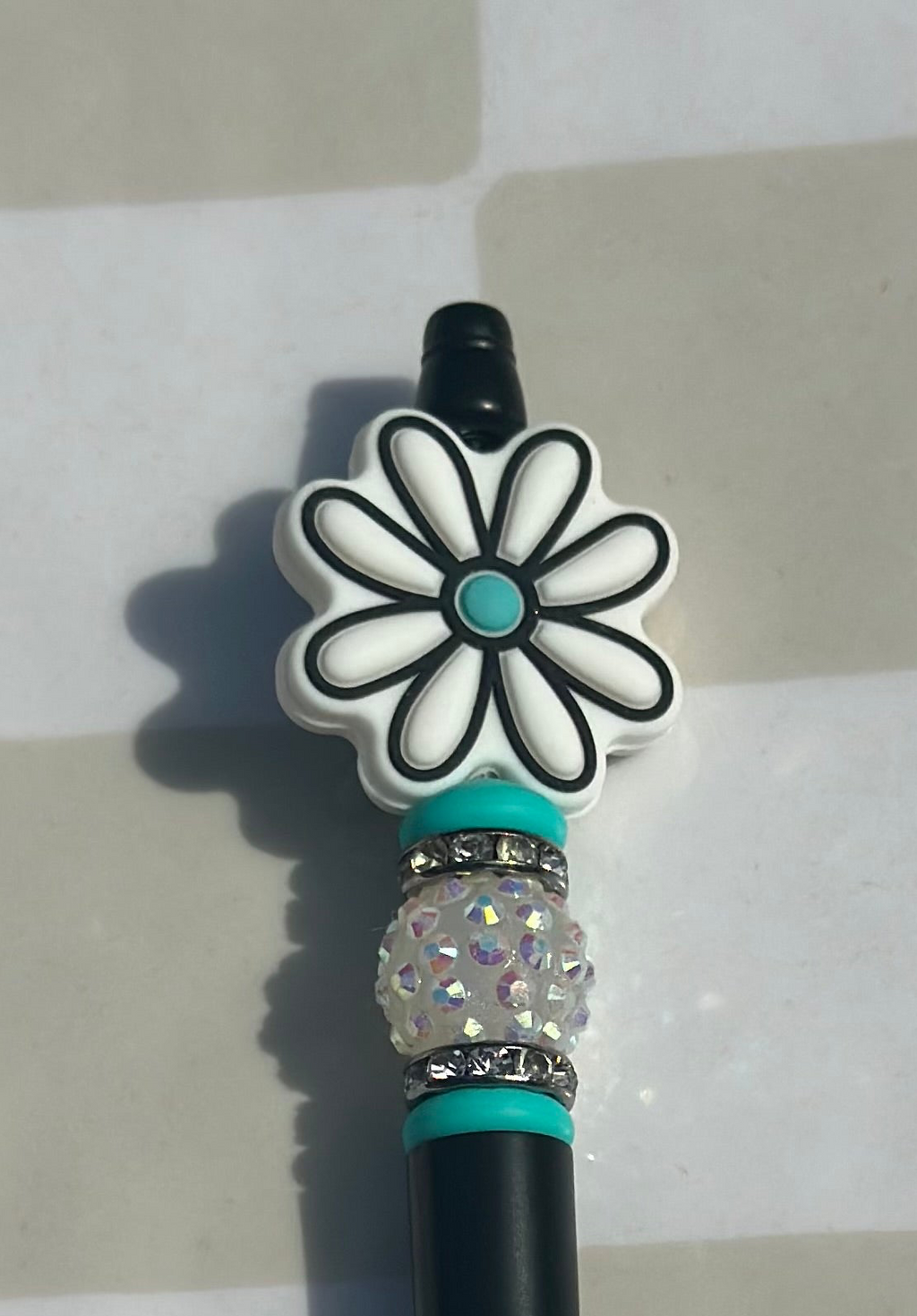 Black and white flower beaded pen